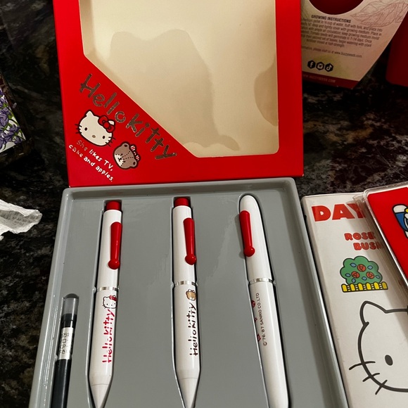 Vintage 80s boxed Hello Kitty Pen/Pencil set. NOS - Picture 2 of 4
